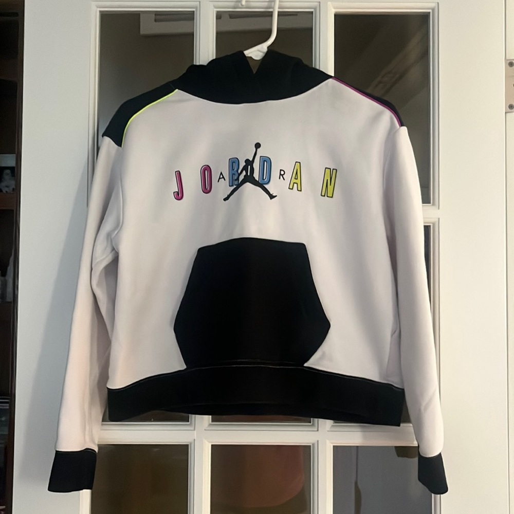 This is a girls Jordan hoodie, the size is a XL, and its in perfect condition!